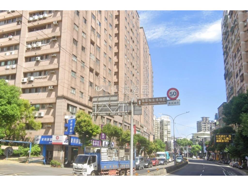 近老街正路邊面寬燙金店面房屋室內格局與周邊環境