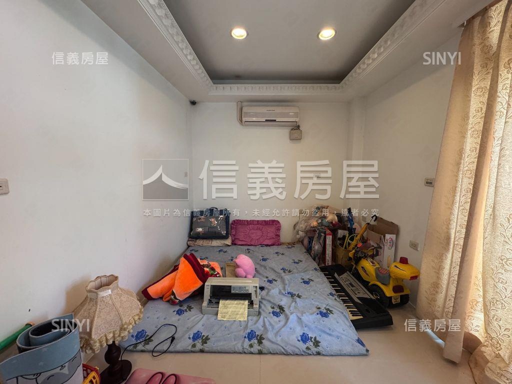 國雄皇家併排雙車透天房屋室內格局與周邊環境