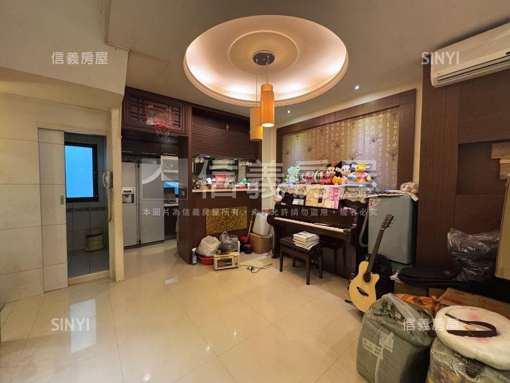 國雄皇家併排雙車透天房屋室內格局與周邊環境