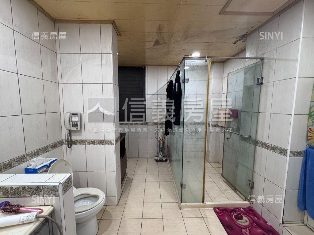 國雄皇家併排雙車透天房屋室內格局與周邊環境