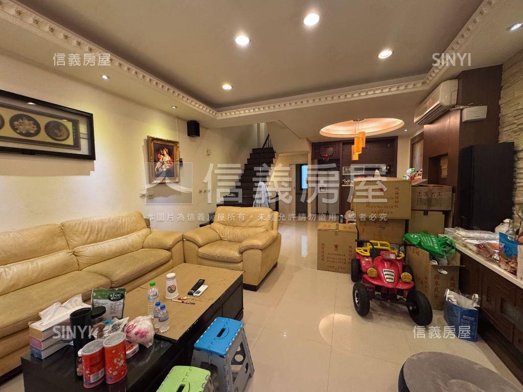 國雄皇家併排雙車透天房屋室內格局與周邊環境