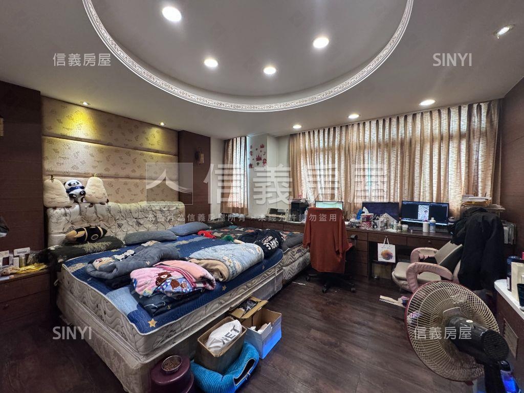 國雄皇家併排雙車透天房屋室內格局與周邊環境