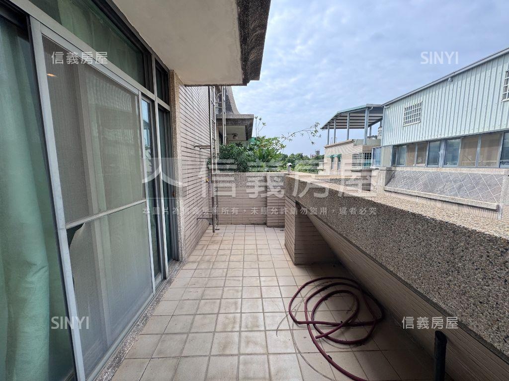 國雄皇家併排雙車透天房屋室內格局與周邊環境