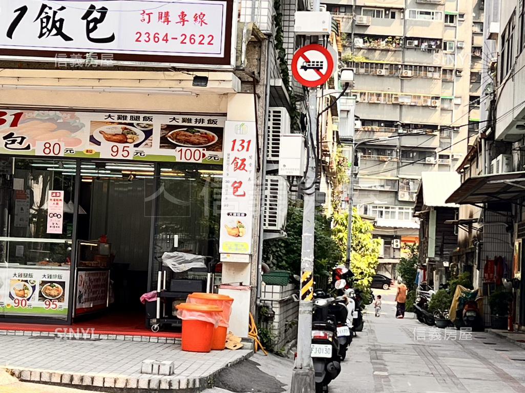 稀有面寬挑高餐飲店面房屋室內格局與周邊環境