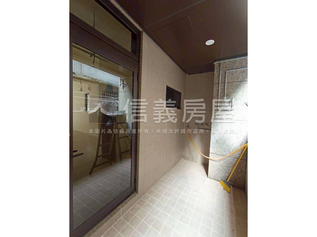 大同學區近捷運挑高店面房屋室內格局與周邊環境