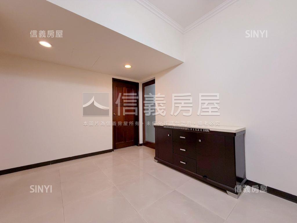 伊登花園。方正３房帶車位房屋室內格局與周邊環境