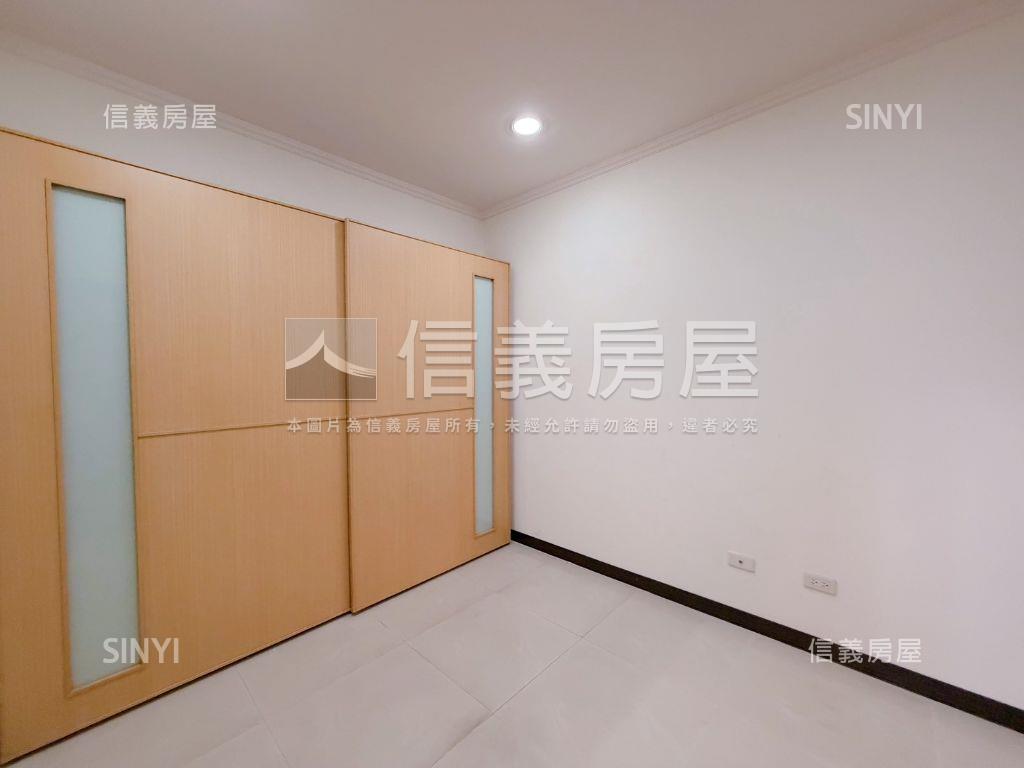 伊登花園。方正３房帶車位房屋室內格局與周邊環境