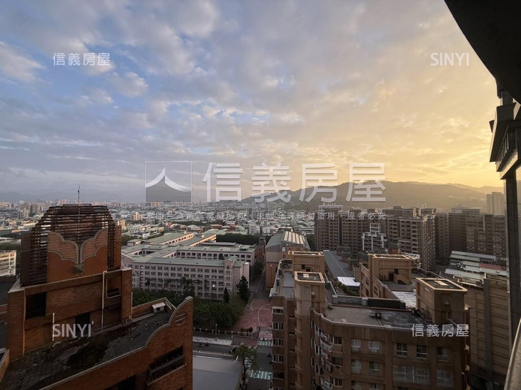 捷運歡璽高樓景觀四房車位房屋室內格局與周邊環境