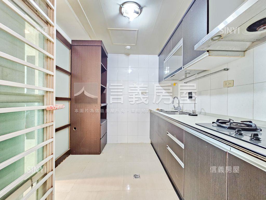 近元生國小高樓層三房車位房屋室內格局與周邊環境