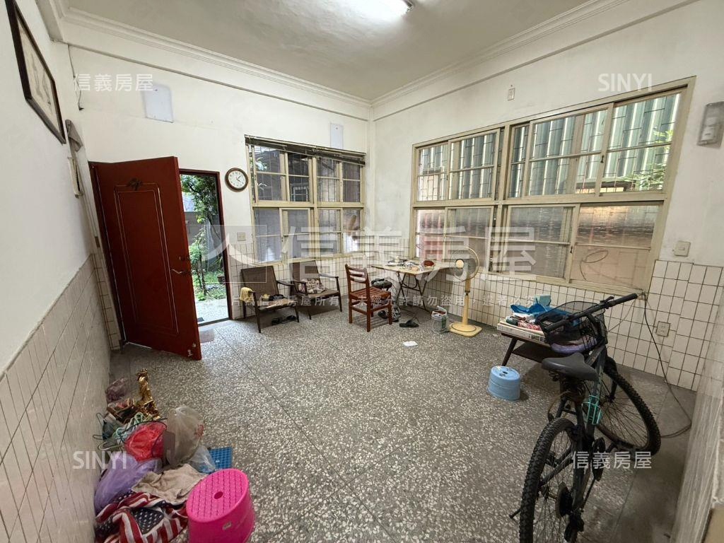中國醫大地坪庭院透天房屋室內格局與周邊環境