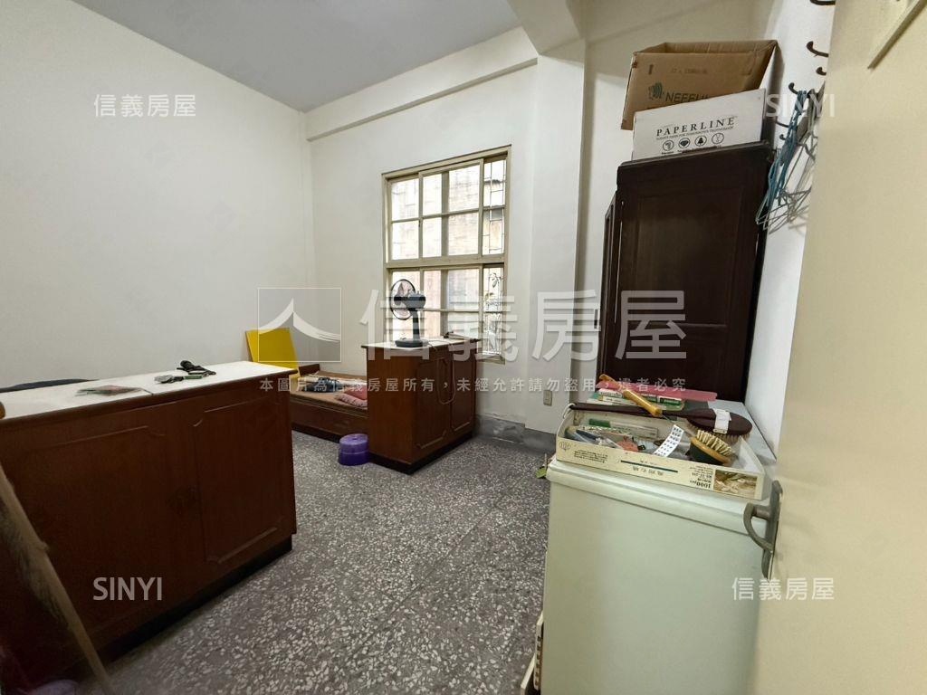 中國醫大地坪庭院透天房屋室內格局與周邊環境