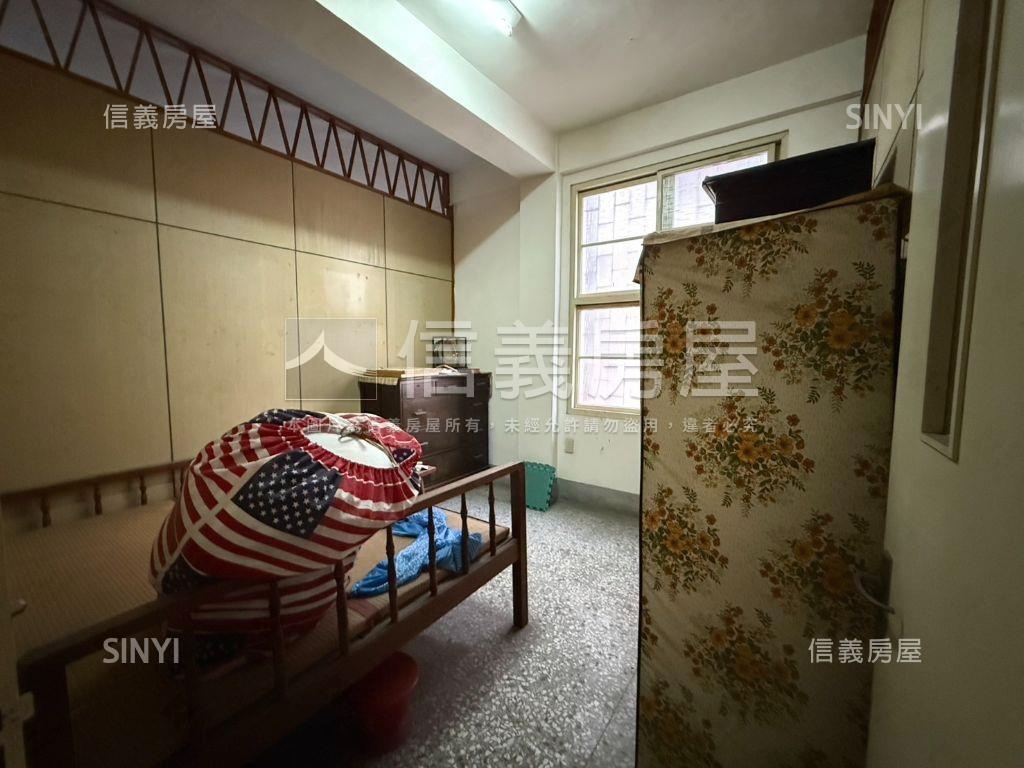 中國醫大地坪庭院透天房屋室內格局與周邊環境