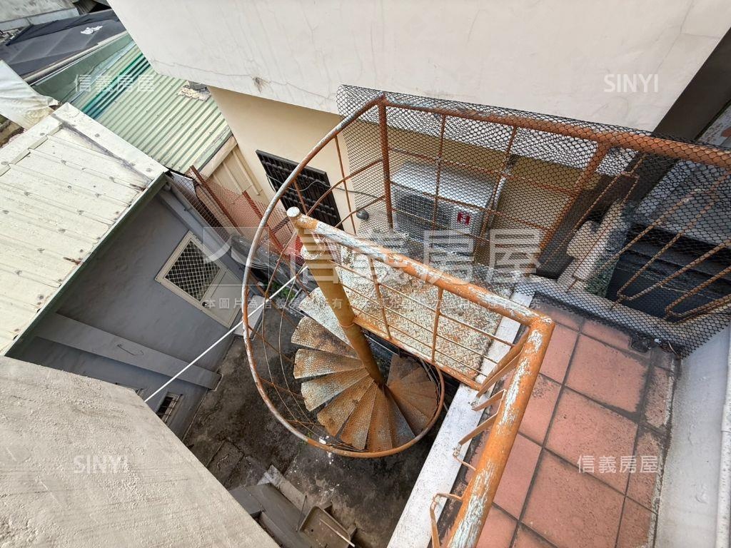 中國醫大地坪庭院透天房屋室內格局與周邊環境