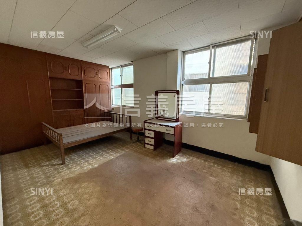 中國醫大地坪庭院透天房屋室內格局與周邊環境
