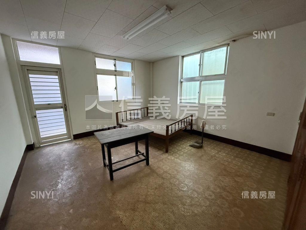 中國醫大地坪庭院透天房屋室內格局與周邊環境