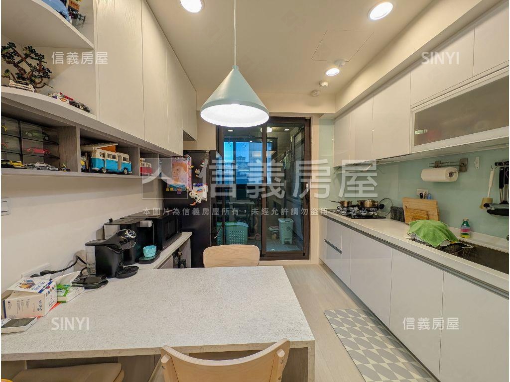 合峰曜境美裝潢２房大車位房屋室內格局與周邊環境