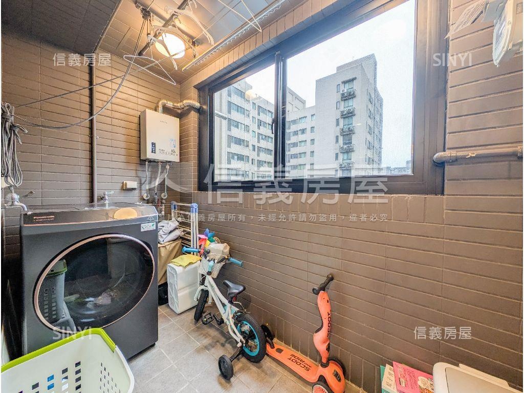 合峰曜境美裝潢２房大車位房屋室內格局與周邊環境