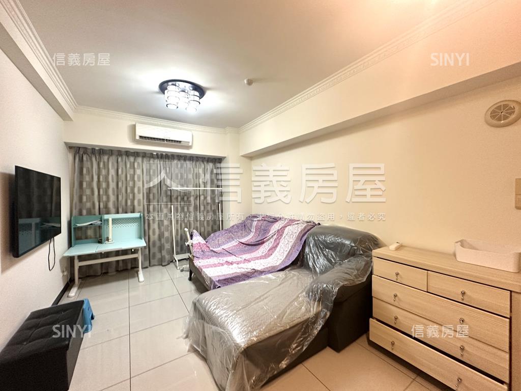 榮耀精美兩房車位房屋室內格局與周邊環境