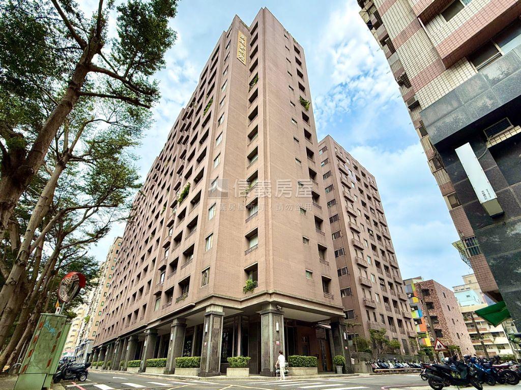 近至善河畔三房平車房屋室內格局與周邊環境