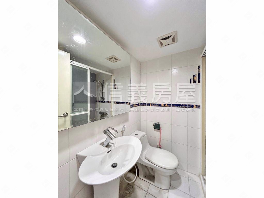 上城樓中樓平車位房屋室內格局與周邊環境