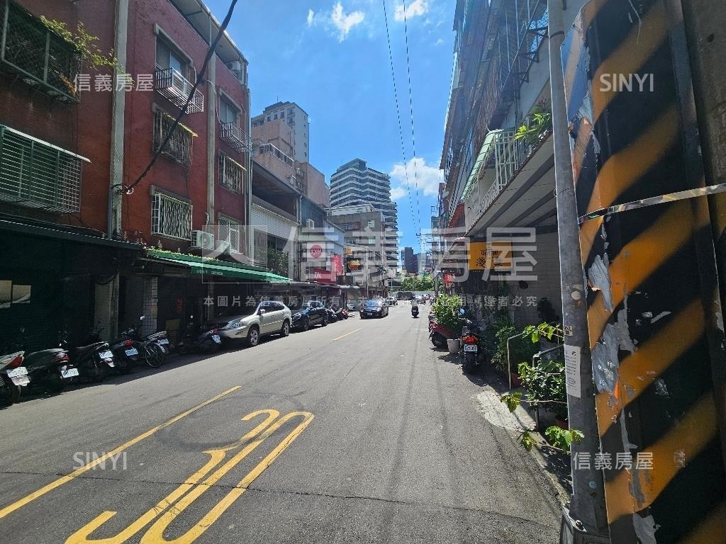 專任石牌商城邊間一樓房屋室內格局與周邊環境