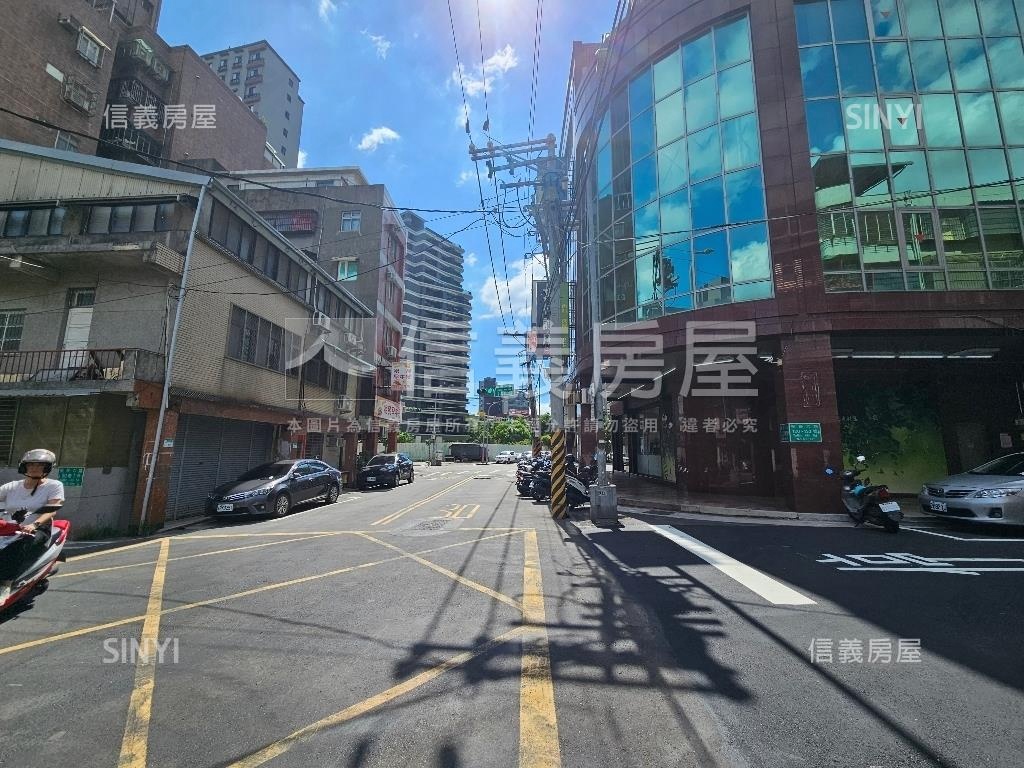 專任石牌商城邊間一樓房屋室內格局與周邊環境