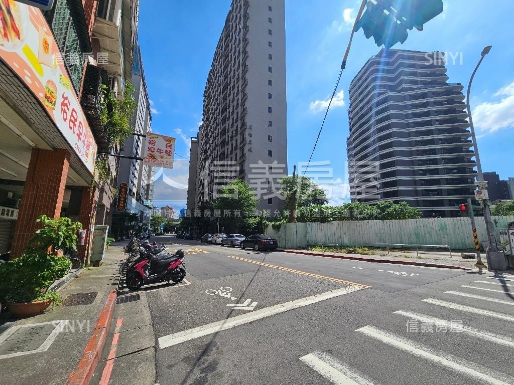 專任石牌商城邊間一樓房屋室內格局與周邊環境