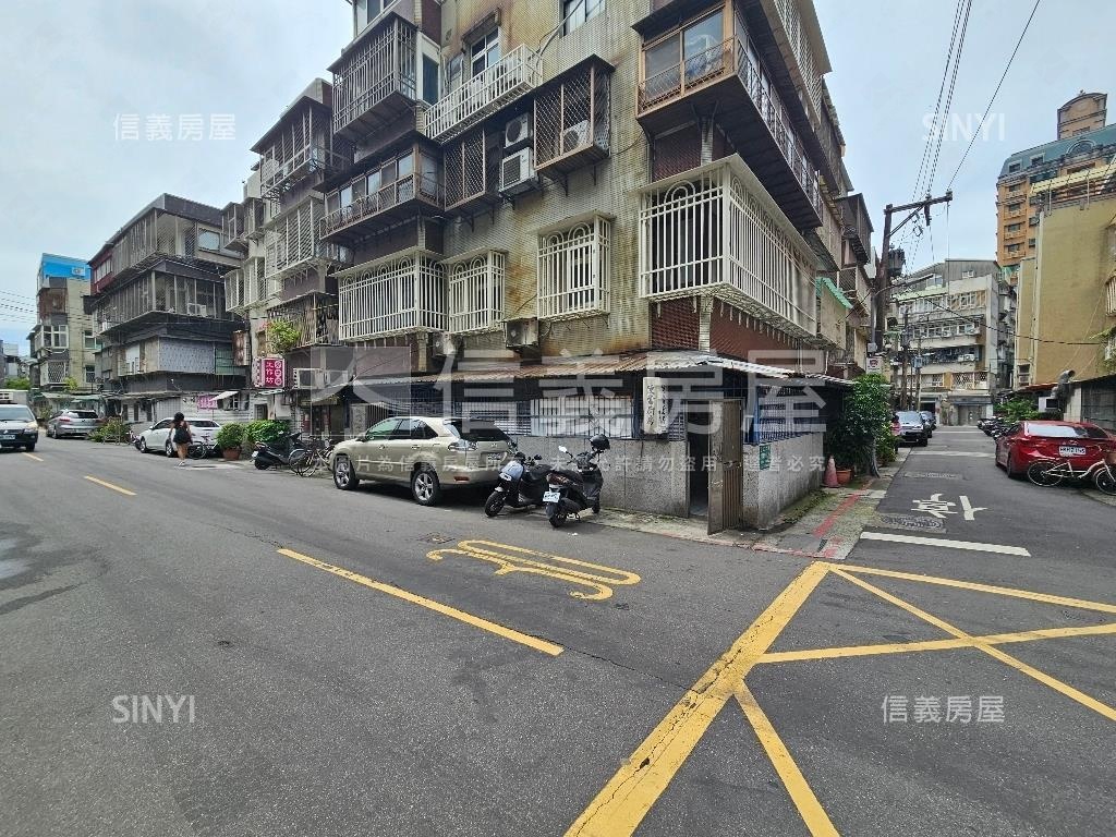 專任石牌商城一樓房屋室內格局與周邊環境