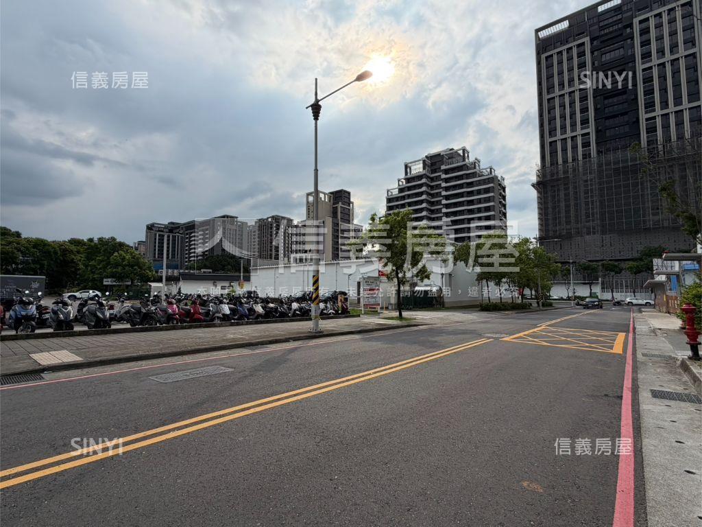 稀有重劃區金店面房屋室內格局與周邊環境