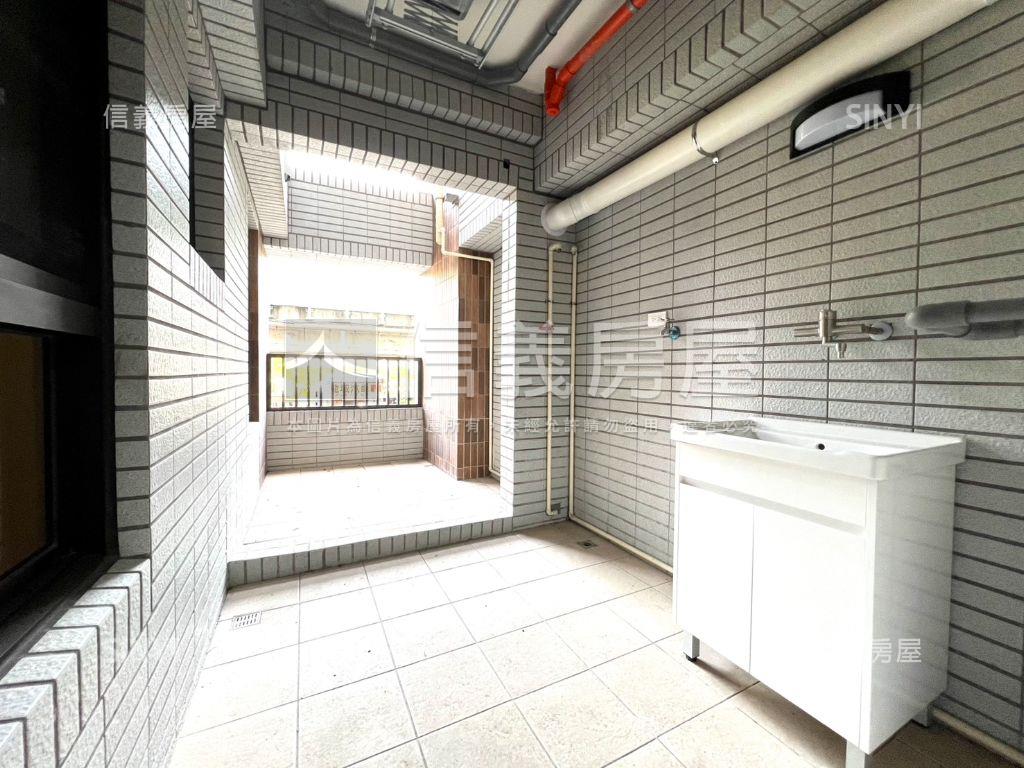 市鎮之櫻三房平車露臺戶房屋室內格局與周邊環境