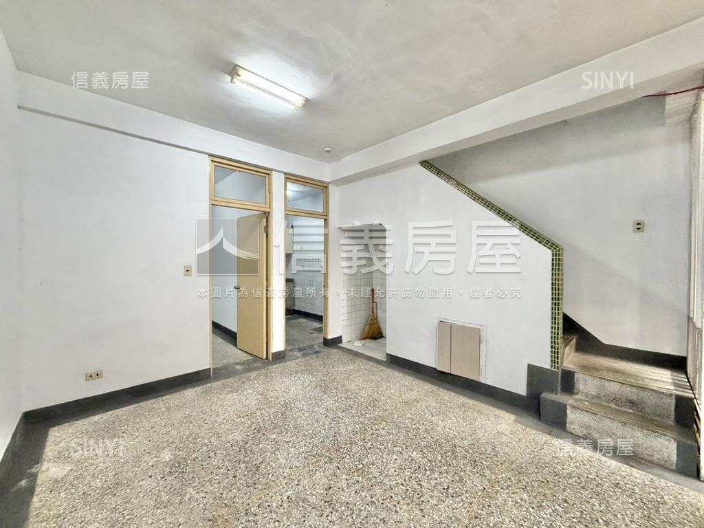 黎明新村透天歡迎鑑賞房屋室內格局與周邊環境