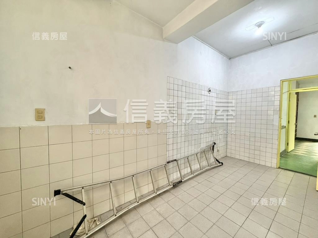 黎明新村透天歡迎鑑賞房屋室內格局與周邊環境