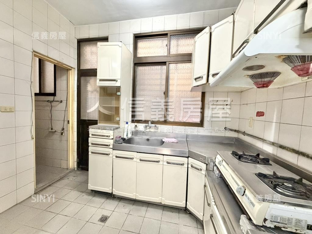 黎明新村透天歡迎鑑賞房屋室內格局與周邊環境