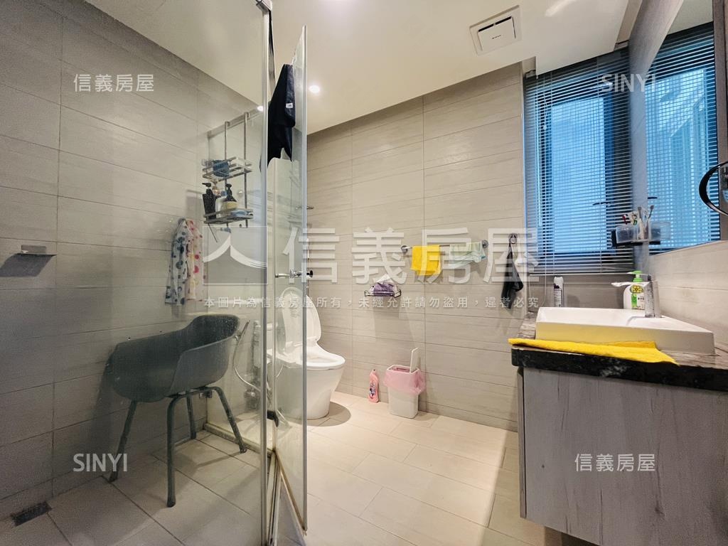 寶隆建設約７年美妝透天房屋室內格局與周邊環境