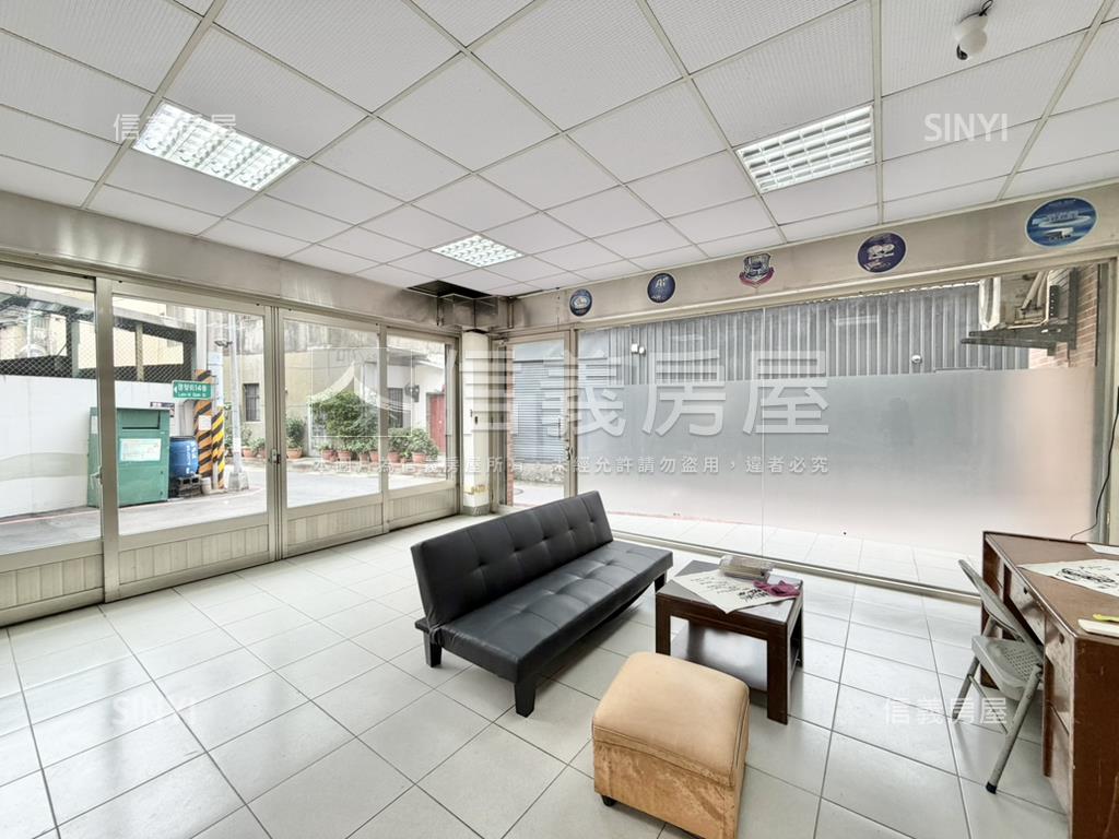 近萬大樹林線三角窗店面房屋室內格局與周邊環境