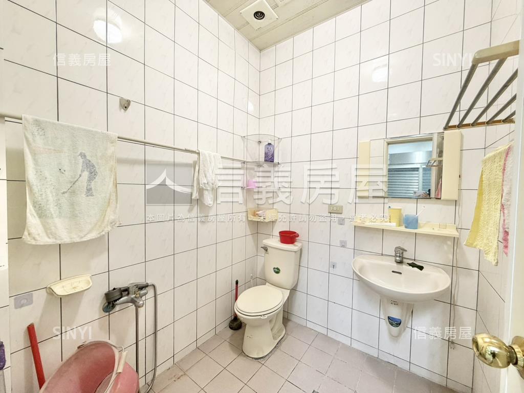 近萬大樹林線三角窗店面房屋室內格局與周邊環境