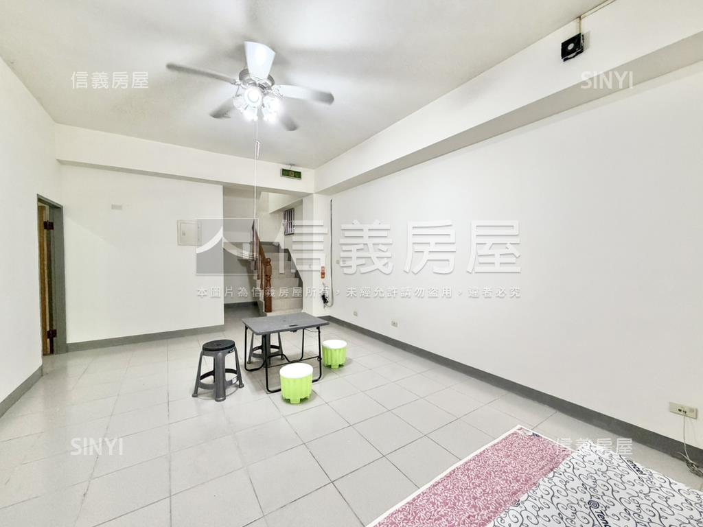 近萬大樹林線三角窗店面房屋室內格局與周邊環境