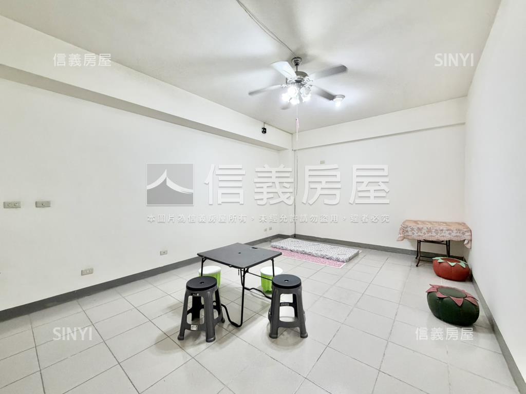 近萬大樹林線三角窗店面房屋室內格局與周邊環境