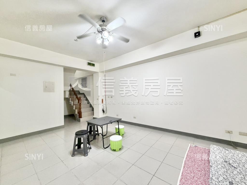 近萬大樹林線三角窗店面房屋室內格局與周邊環境