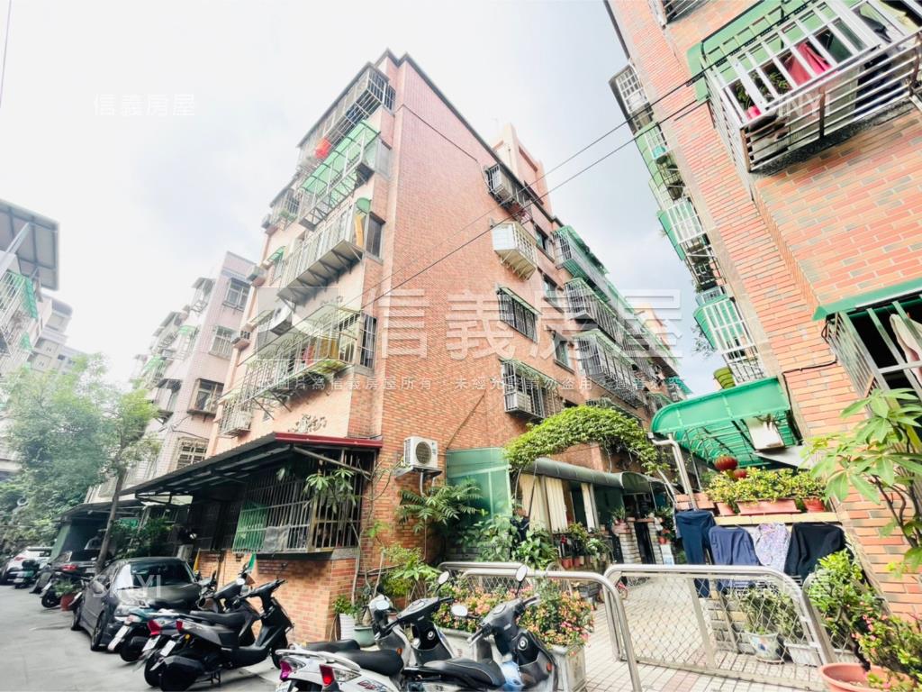 近萬大樹林線三角窗店面房屋室內格局與周邊環境