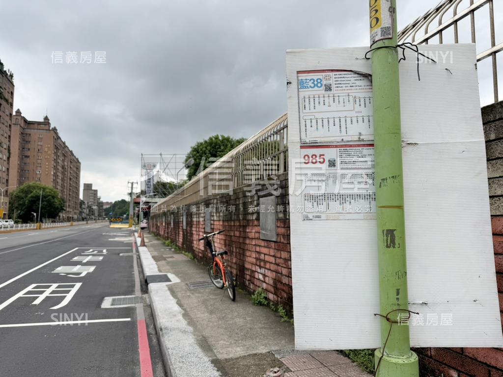 近萬大樹林線三角窗店面房屋室內格局與周邊環境