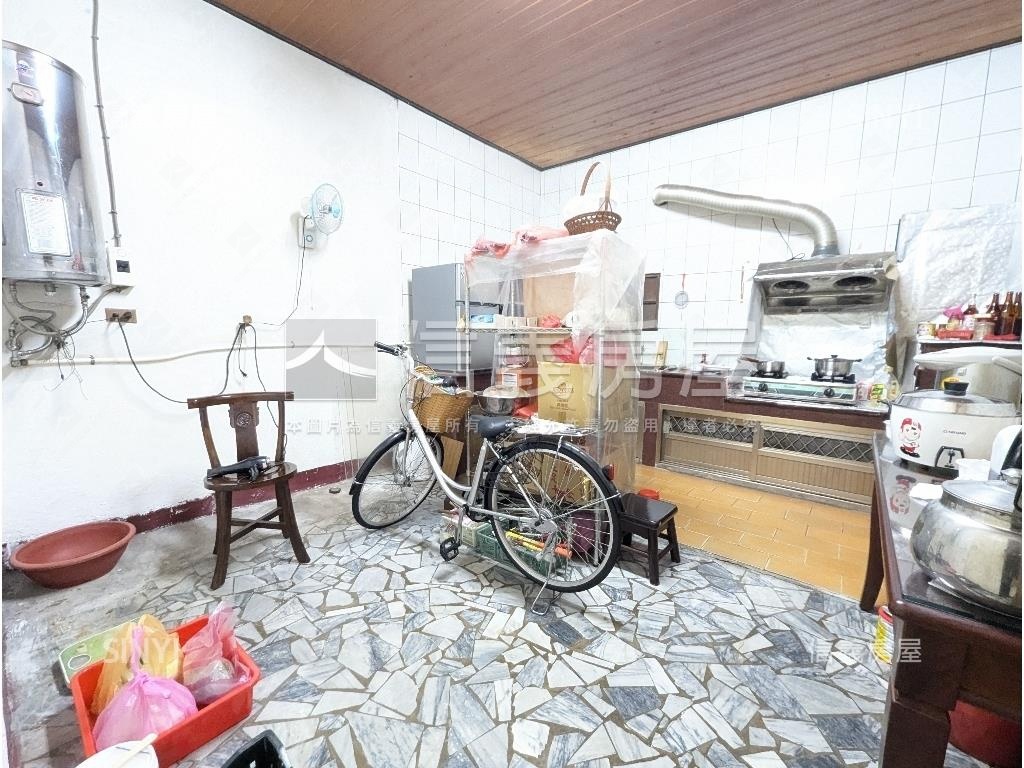 中航路高坪效透天美屋房屋室內格局與周邊環境