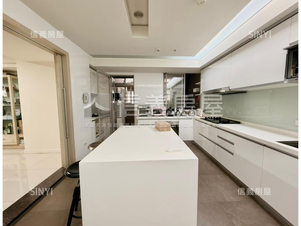 琉璃典藏四房｜三車位房屋室內格局與周邊環境