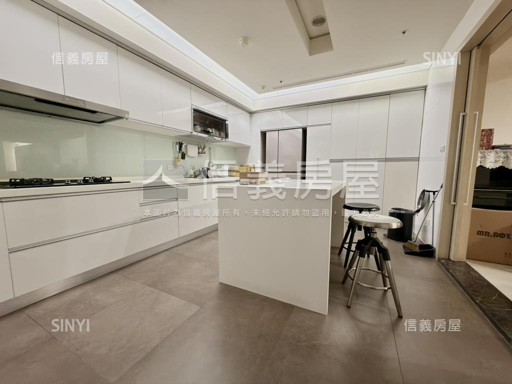 琉璃典藏四房｜三車位房屋室內格局與周邊環境