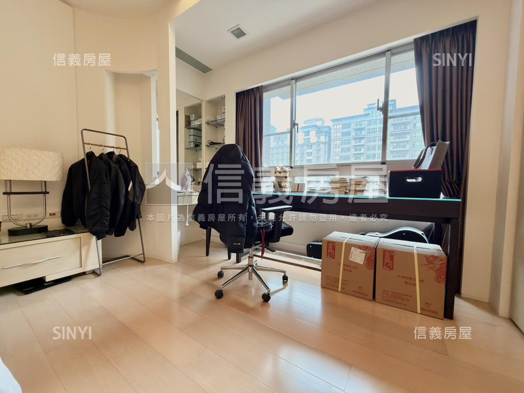 琉璃典藏四房｜三車位房屋室內格局與周邊環境