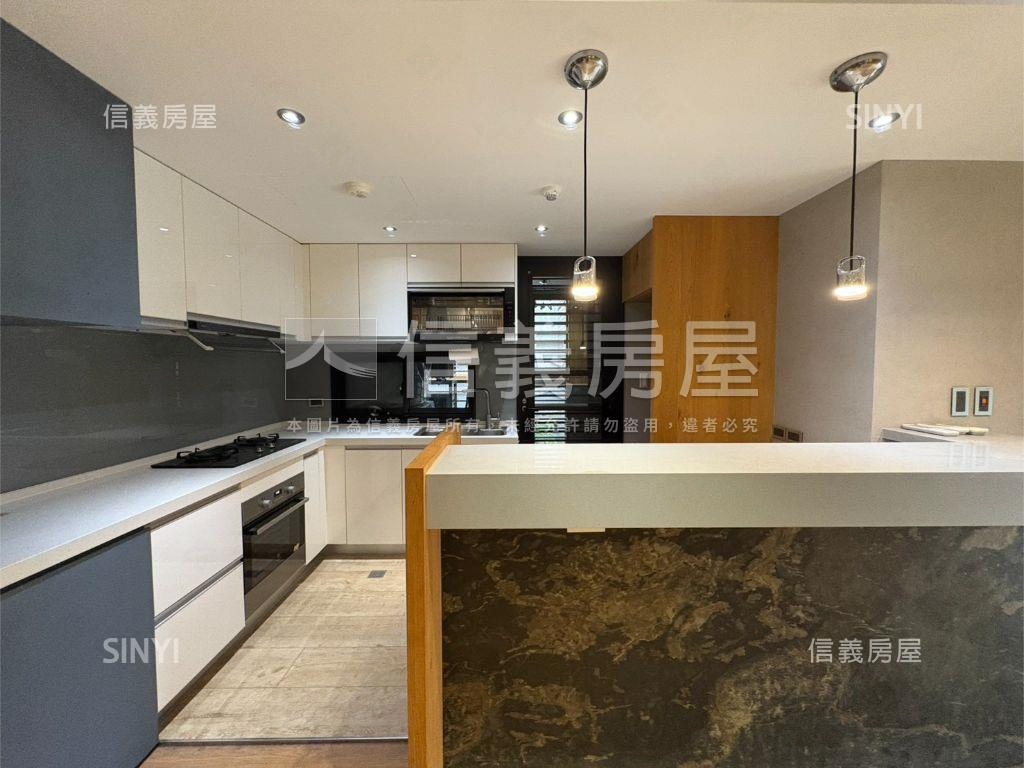 國美Ａ１夢幻四房車位房屋室內格局與周邊環境