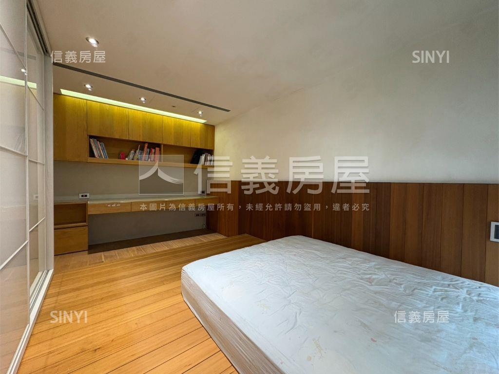 國美Ａ１夢幻四房車位房屋室內格局與周邊環境