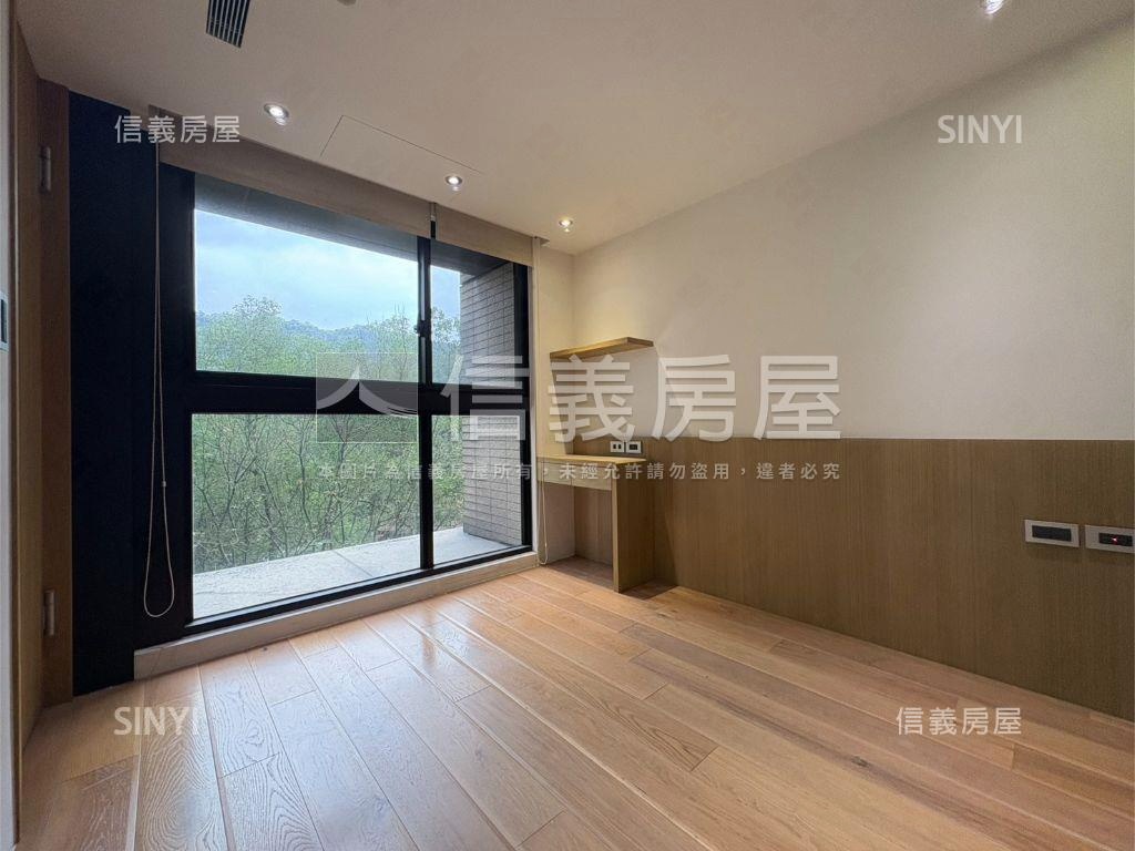 國美Ａ１夢幻四房車位房屋室內格局與周邊環境