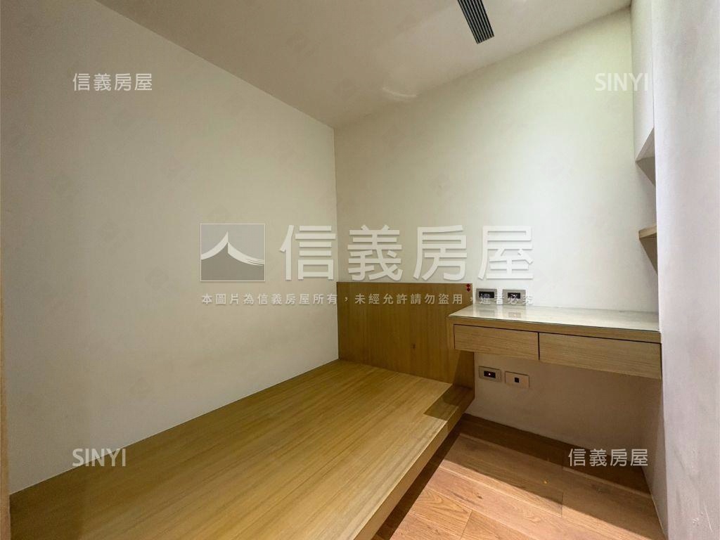 國美Ａ１夢幻四房車位房屋室內格局與周邊環境