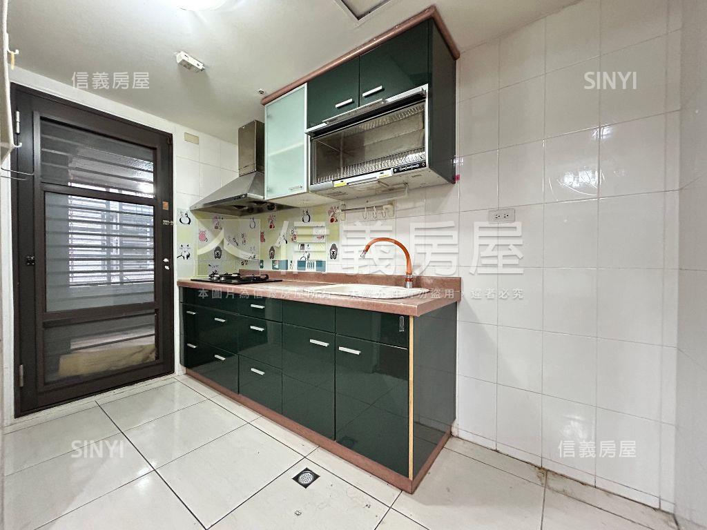 鄉林凱撒２房有車位房屋室內格局與周邊環境